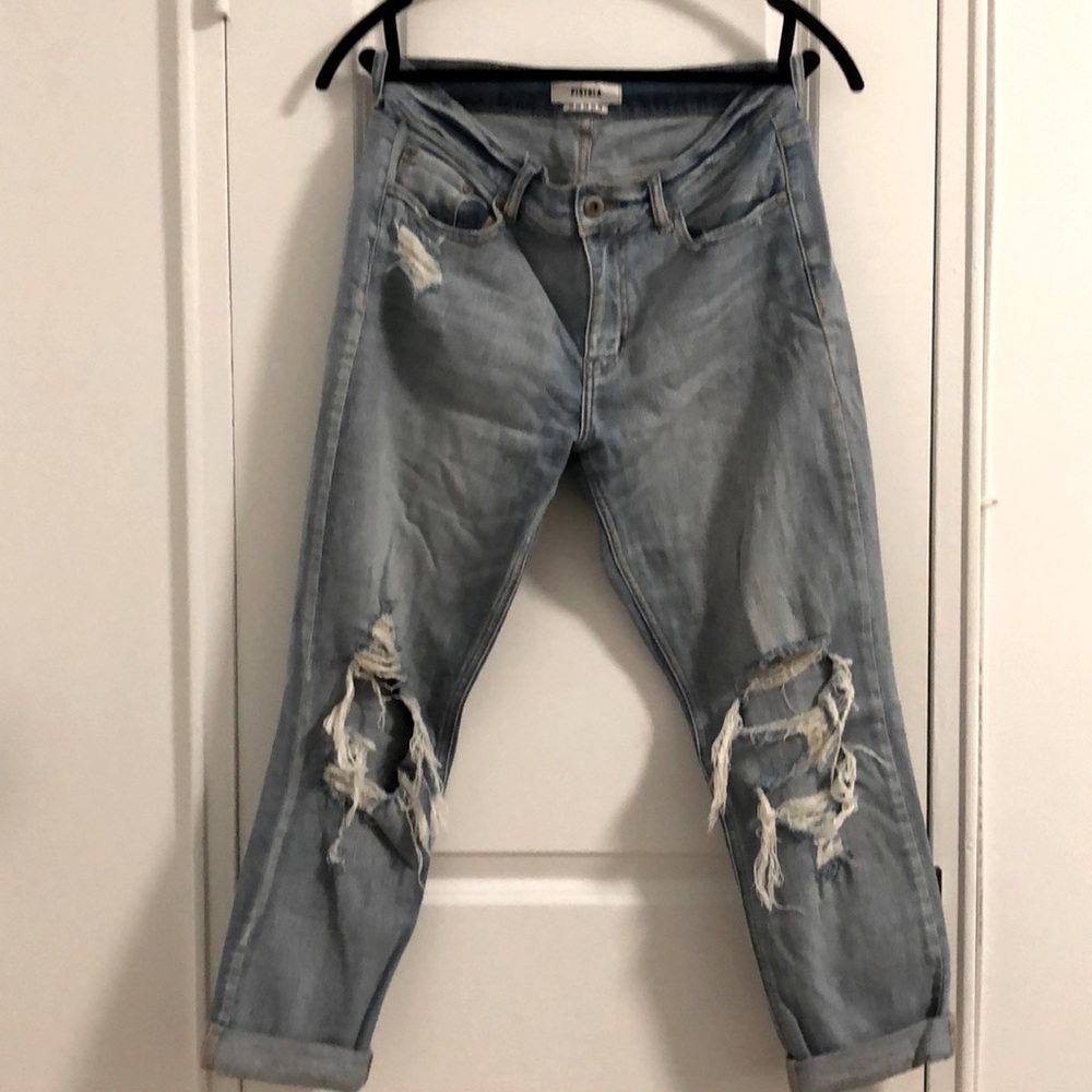 Pistola boyfriend cut distressed jeans. Size 28